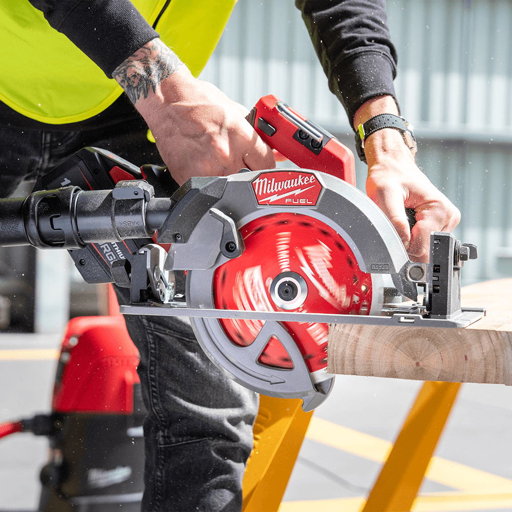 MILWAUKEE M18 LI-ION CORDLESS FUEL 184MM 7 INCH CIRCULAR SAW SKIN ONLY